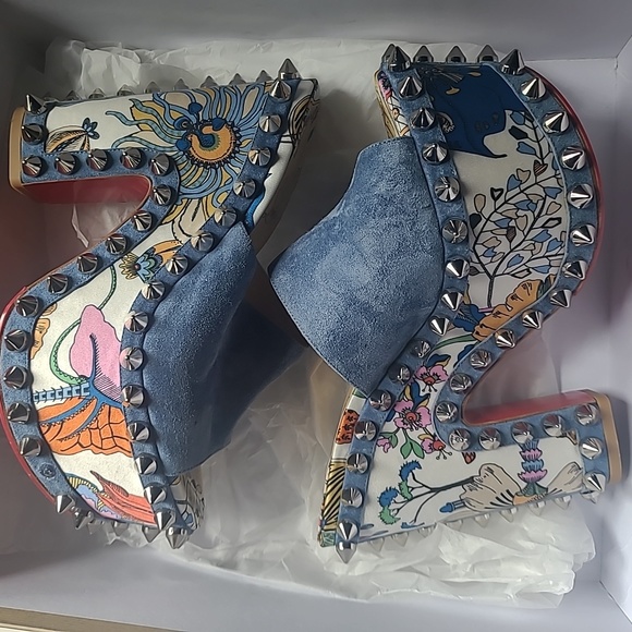 Christian Louboutin - Picture 9 of 9